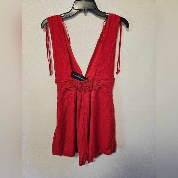 One Clothing Deep V-Neck Red Romper Women's Size Medium NWT - Picture 9 of 12
